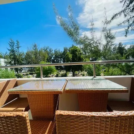3-Bedroom Apt With Oceanviews, 1Min Walk To Beach - Nyha2 Flic en Flac Exterior photo