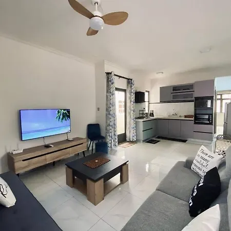 3-Bedroom Apt With Oceanviews, 1Min Walk To Beach - Nyha2 Flic en Flac Exterior photo