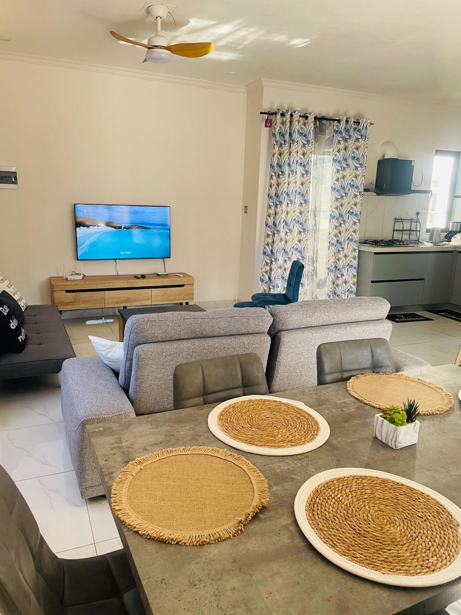 3-bedroom With Oceanviews, 1min Walk To - Nyha2 *